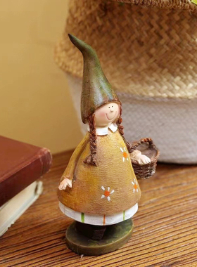 油画风格提篮花裙尖帽子