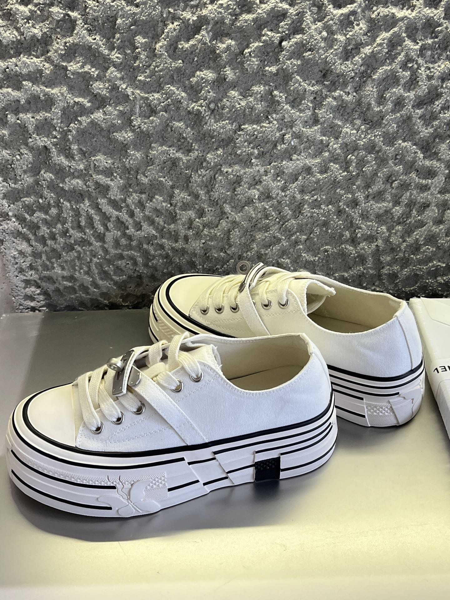 2026早春新款厚底增高帆布鞋女百搭休闲板鞋ins潮小众设计感单鞋,淘宝优惠券,粉丝福利购,淘宝优惠卷