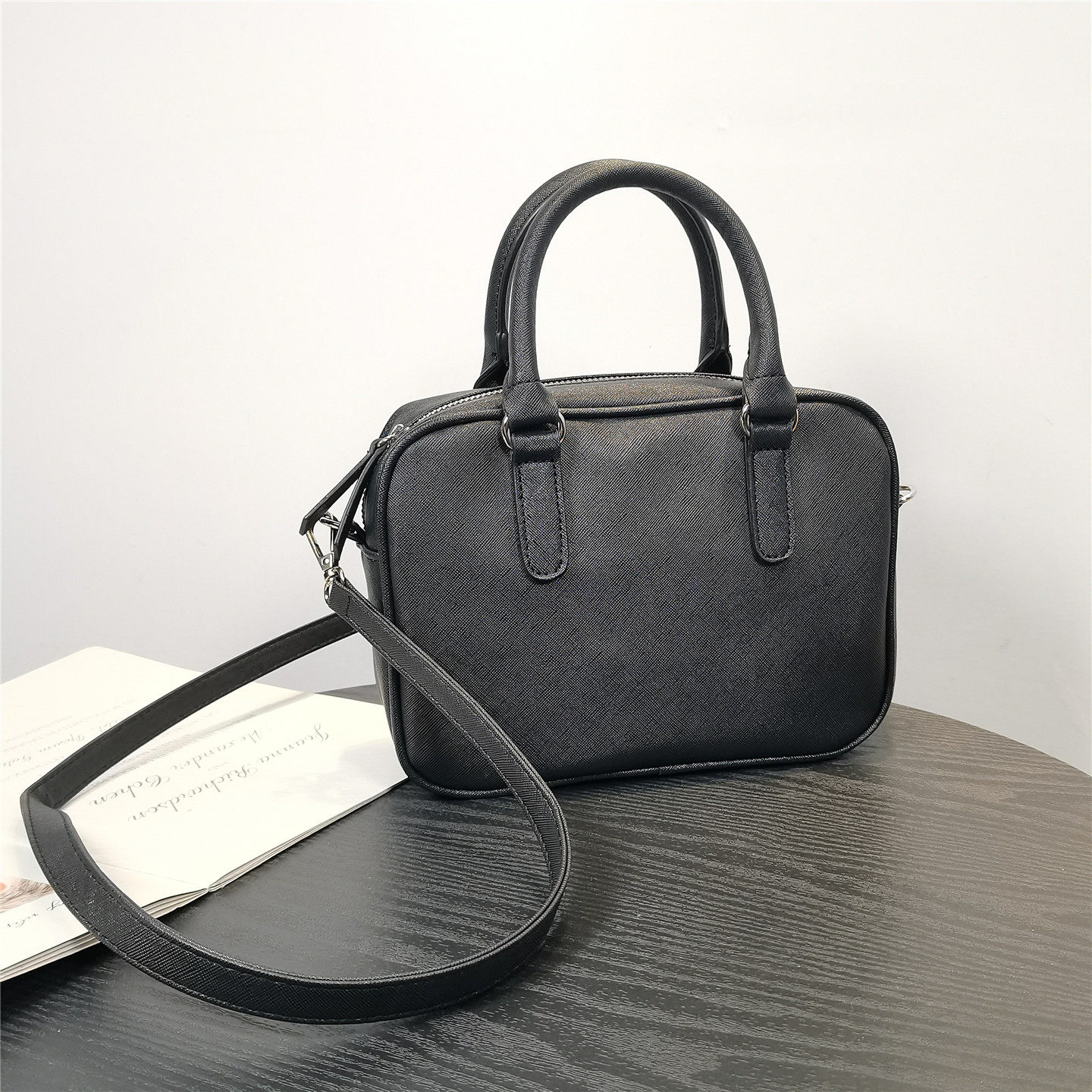 出口西班牙小众设计手提包通勤波士顿包保龄球包单肩斜挎女包简约,淘宝优惠券,粉丝福利购,淘宝优惠卷