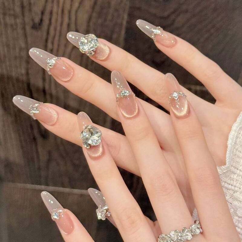 艺禾穿戴甲【冰茶香槟】爆闪反法式微笑猫眼9堆钻轻奢长款美甲贴 - 图2