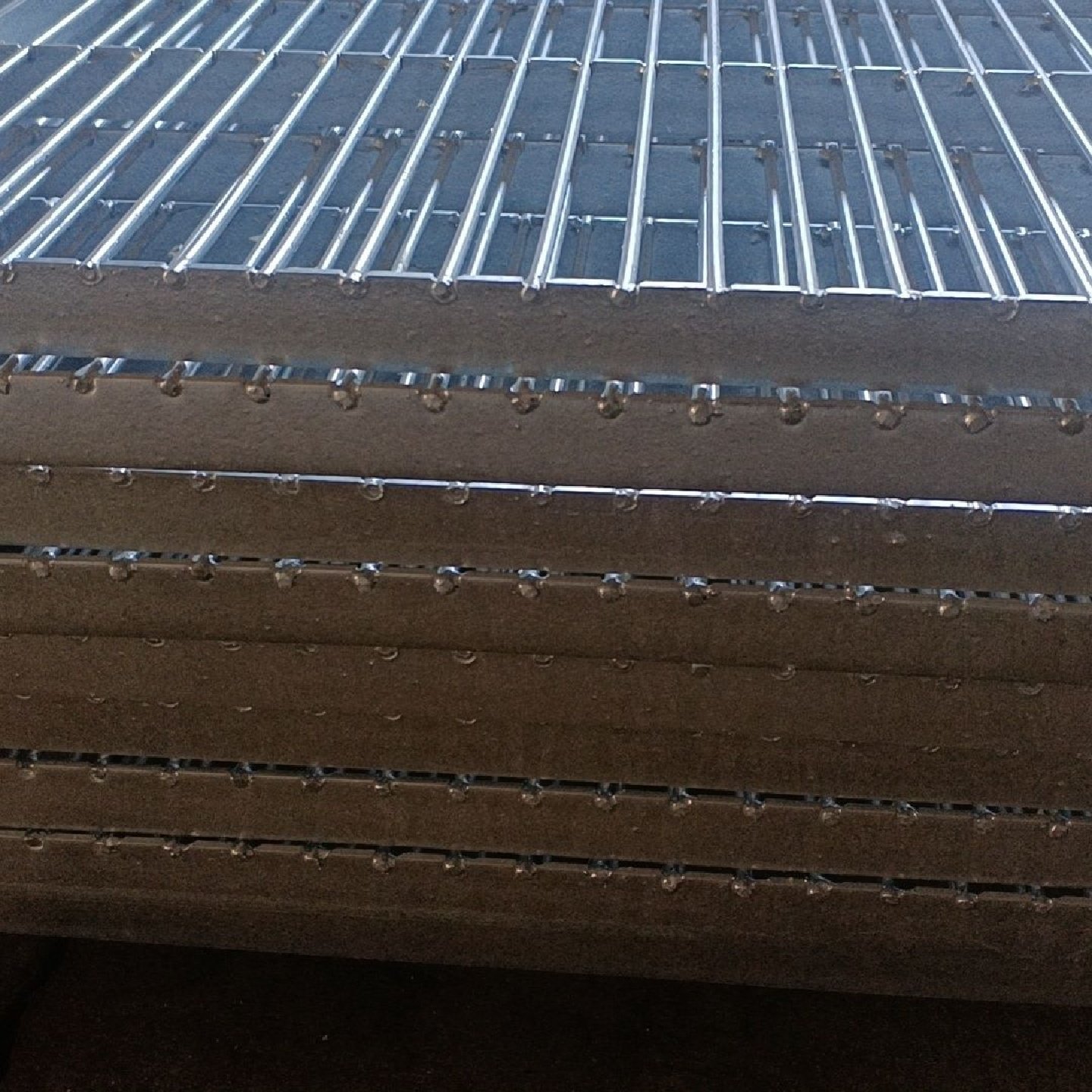 鸽舍底网漏粪板镀锌养殖网钢格板格栅盖板平台踏步热镀锌扁铁地网,淘宝优惠券,粉丝福利购,淘宝优惠卷