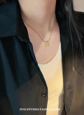 钛钢女18K金H字母项链锁骨链