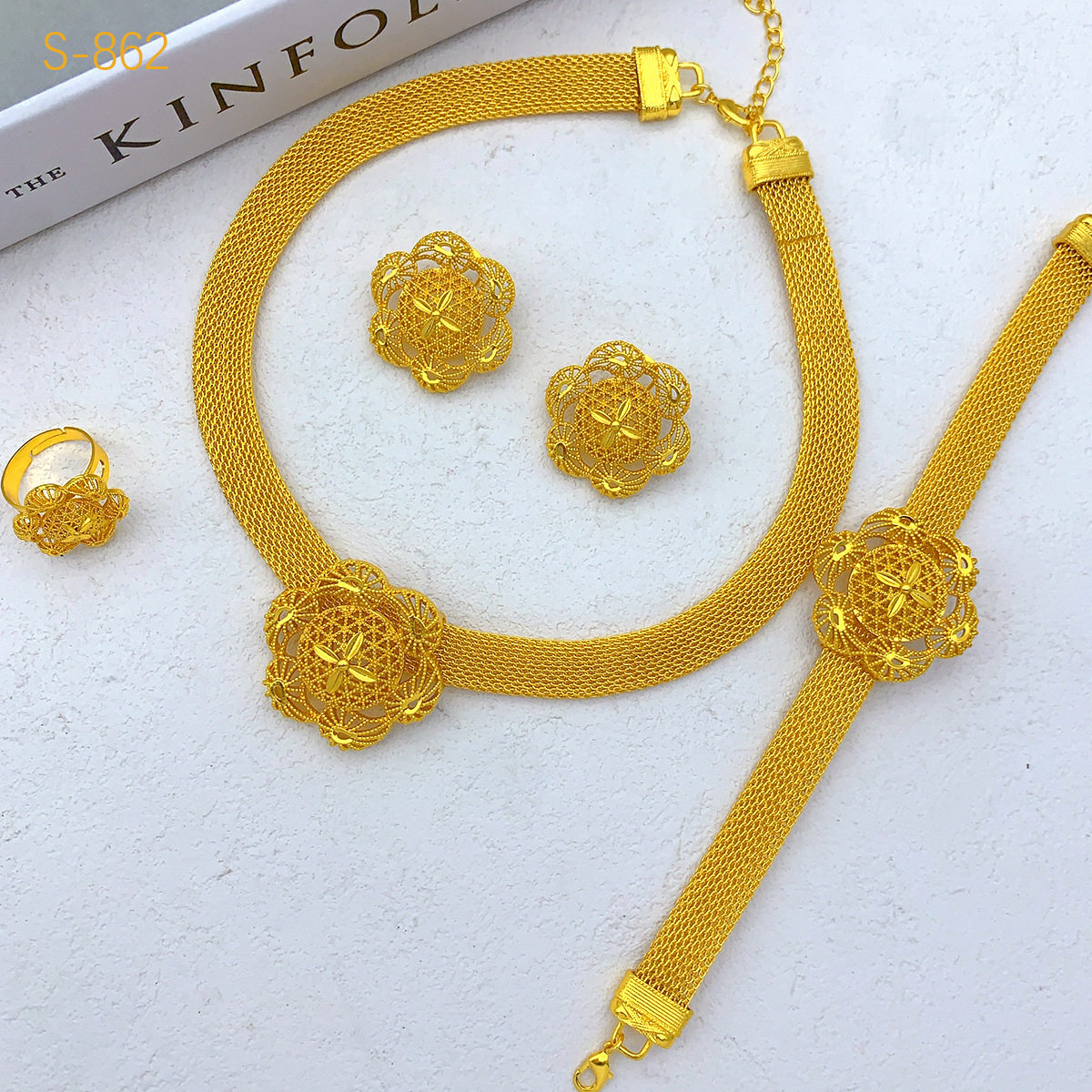 Cross-border hot-selling Dubai gold jewelry Middle Eastern ladies gift necklace earrings ring bracelet not easy to fade four-piece set