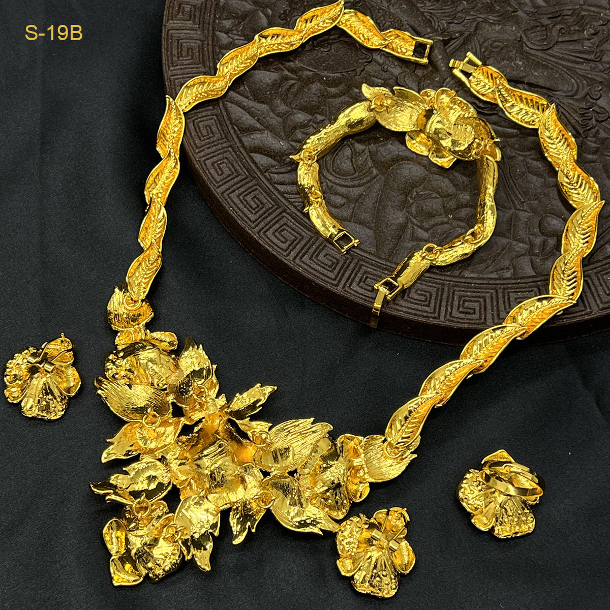 Gold-plated jewelry necklace ring earrings ring four-piece set Indian wedding jewelry Middle East Dubai