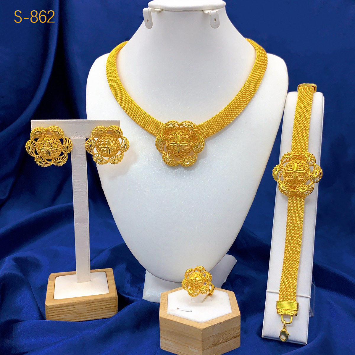 Cross-border hot-selling Dubai gold jewelry Middle Eastern ladies gift necklace earrings ring bracelet not easy to fade four-piece set
