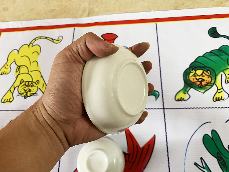 包邮虾蟹色子骰子专用加厚陶瓷筛盅手摇玻璃骰盅色盅押宝-图1