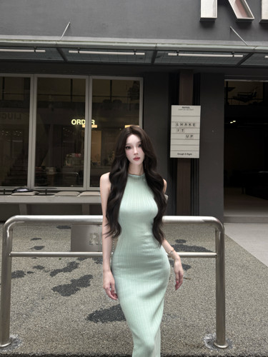 AWMUMU高智感针织无袖背心裙包臀裙女御姐风修身显瘦内搭连衣裙女 - 图2