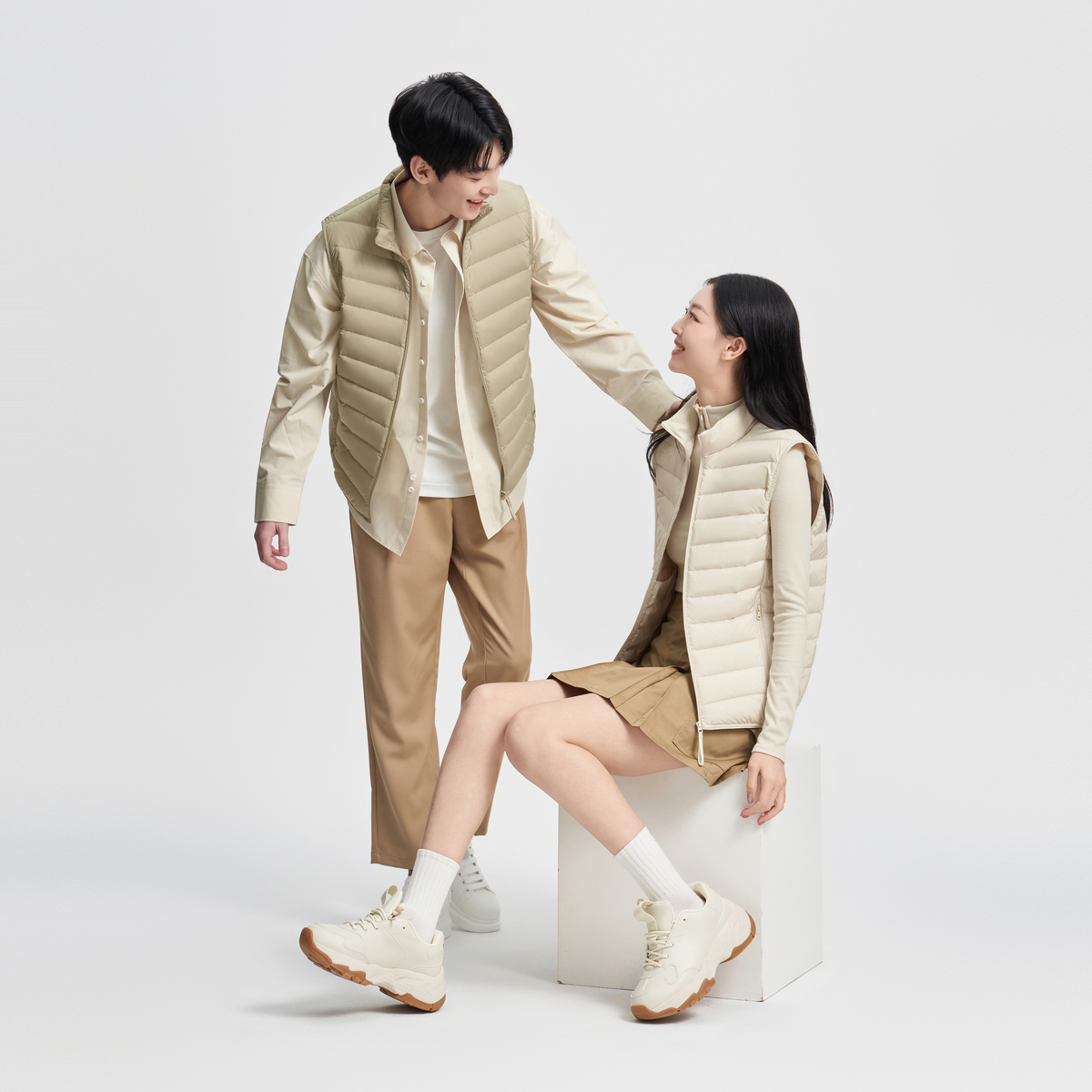 波司登2024秋季女短款基础轻暖羽绒服情侣同款百搭便携