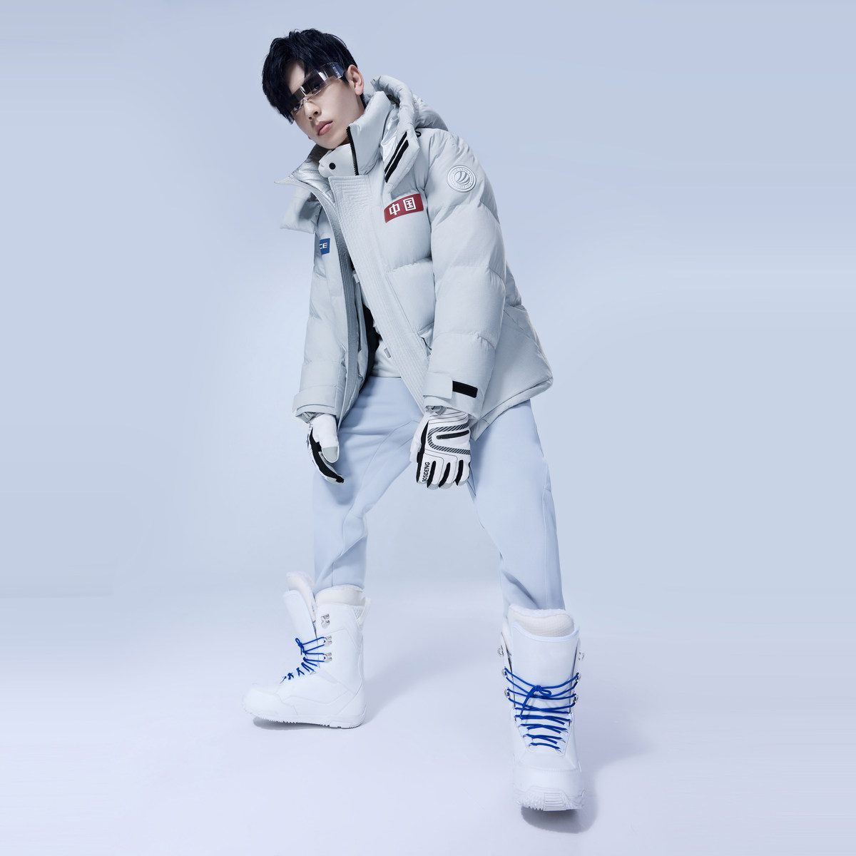 波司登男女同款一手长中款可脱卸帽太空系列轻盈抗静电羽绒服