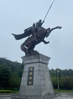 玻璃钢仿铜赵云雕塑摆件