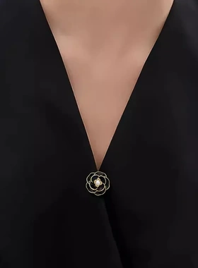 滴油山茶花防走光领口小胸针女精致珍珠胸花别针暗扣固定衣服配饰