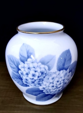 日本大仓陶园Okura Art China手绘冈染绣球花图花瓶瓷器收藏摆件