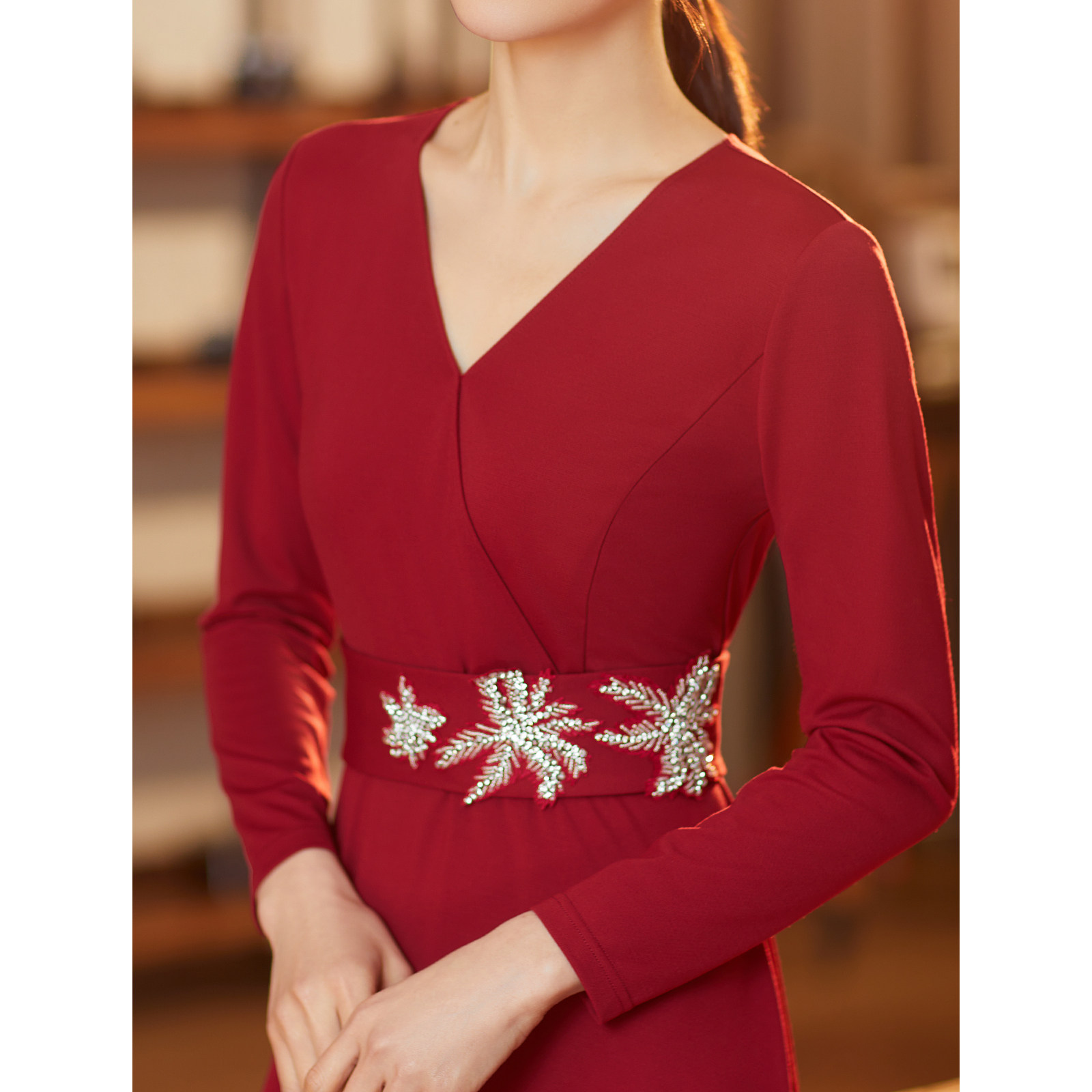 【商场同款东方感针织裙】BBLLUUEE/粉蓝衣橱秋冬复古V领连衣裙女,淘宝优惠券,粉丝福利购,淘宝优惠卷