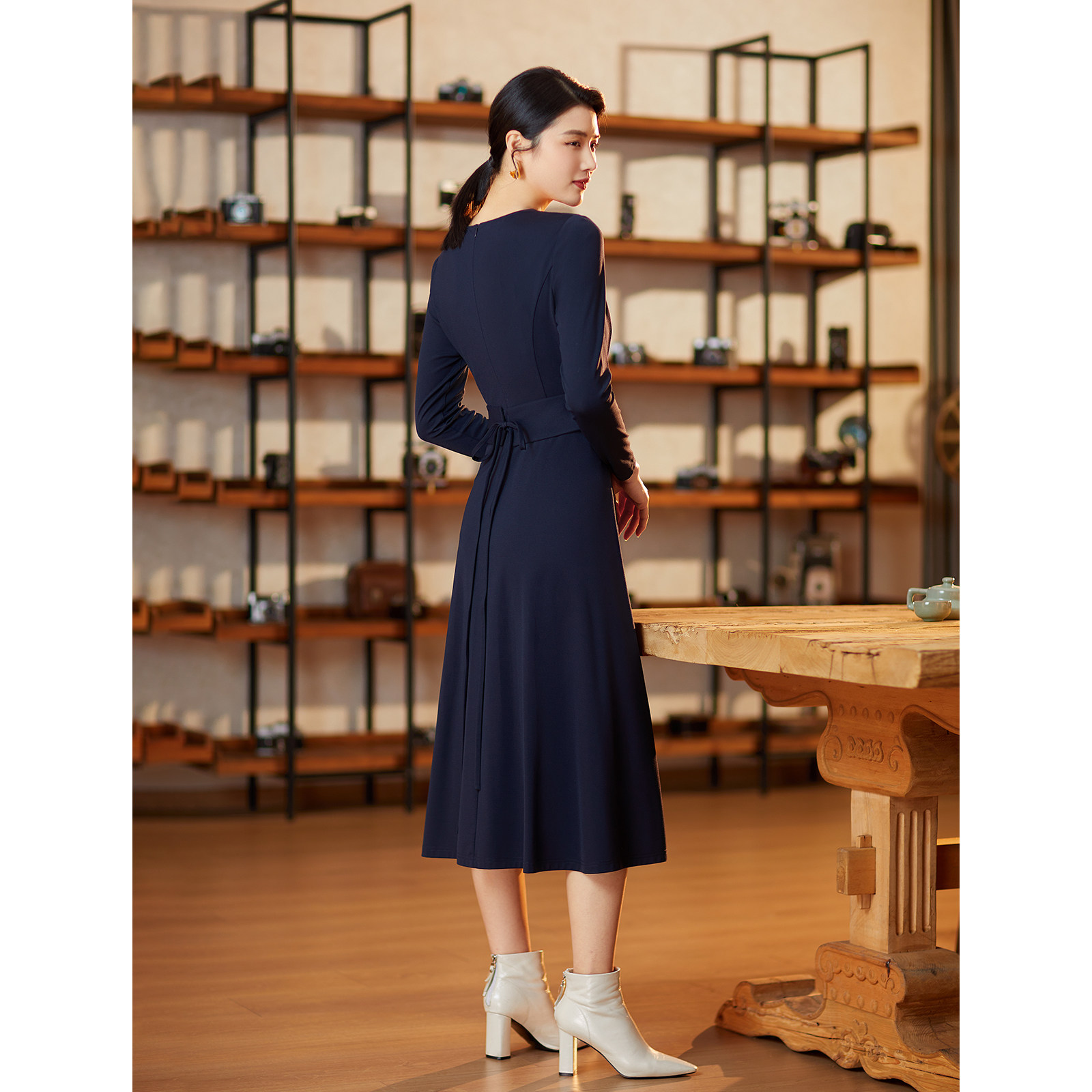 【商场同款东方感针织裙】BBLLUUEE/粉蓝衣橱秋冬复古V领连衣裙女,淘宝优惠券,粉丝福利购,淘宝优惠卷