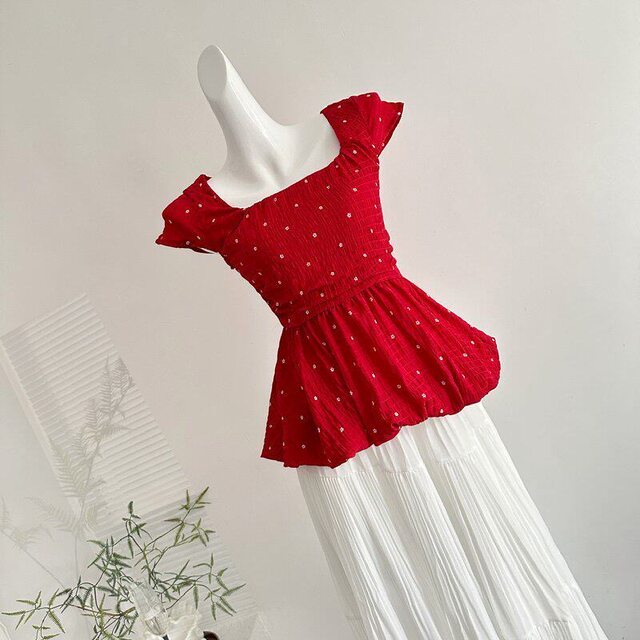 ຊຸດກະໂປງຍາວສີແດງ polka dot ຄໍຮຽບຮ້ອຍ