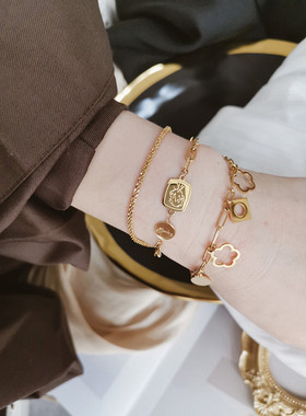 18K潮牌手链复古不掉时髦小方牌