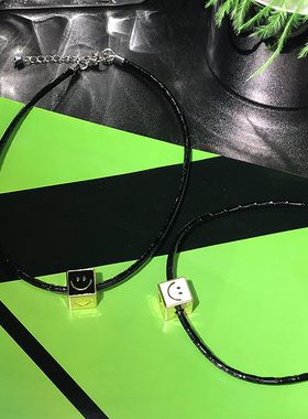 小众设计黑皮绳情侣方块笑脸颈链