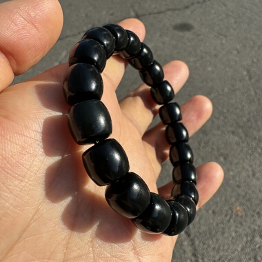 新疆和田玉黑青籽料手串黑羊脂油膏料留皮无暇男女手链收藏10mm珠