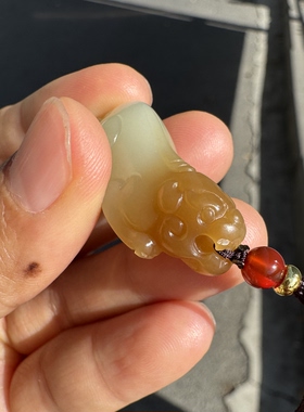 新疆和田玉糖白玉貔貅挂件且末料过眼无瑕油糯护主神兽男女天然坠