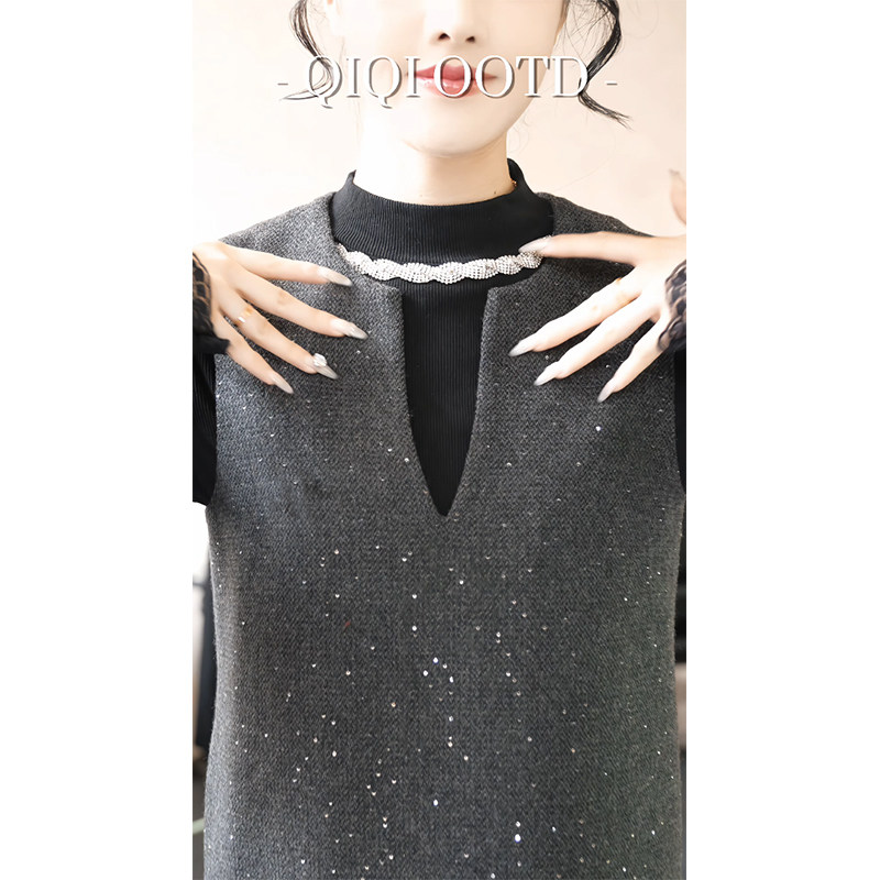 柒院家大码女装V领纯色烫钻背心连衣裙2025秋新款宽松遮肉中长裙