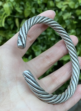 〓老工艺〓纯手工打造老银手镯 少数民族老手工银饰 纽丝老银手镯