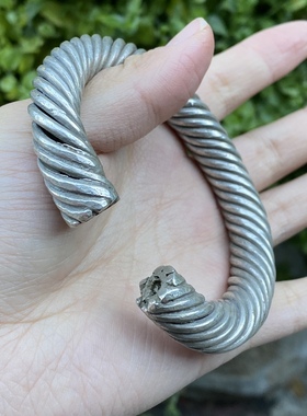 〓老工艺〓纯手工打造老银手镯 少数民族老手工银饰 纽丝老银手镯