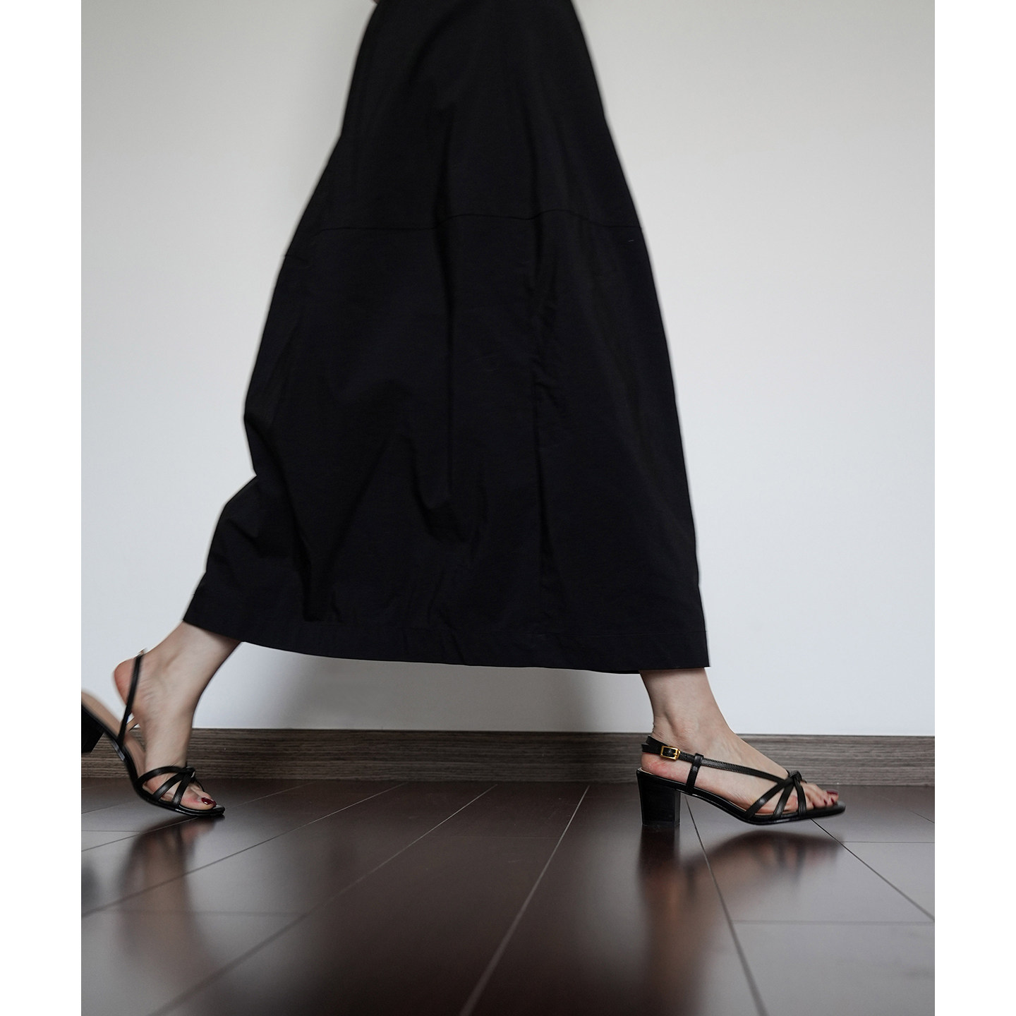 Fermina 2025新款法式轻复古露趾凉鞋女中跟鞋搭扣后空女鞋通勤风,淘宝优惠券,粉丝福利购,淘宝优惠卷