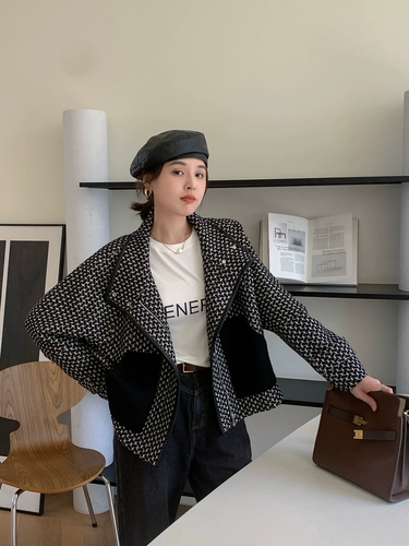 Сестра K домашнее [заблокировать глазное яблоко] Сущность вращающейся шерсти цвето