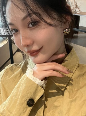 精致黑色珐琅彩立体雕花耳钉