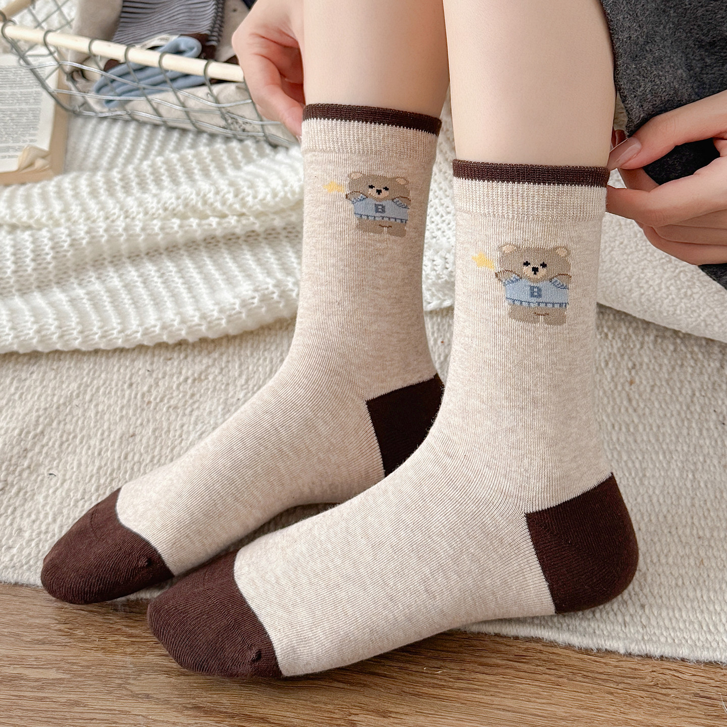 不会丢的袜子咖色可爱小熊中筒袜女复古棉袜波点女生长袜配勃肯鞋,淘宝优惠券,粉丝福利购,淘宝优惠卷