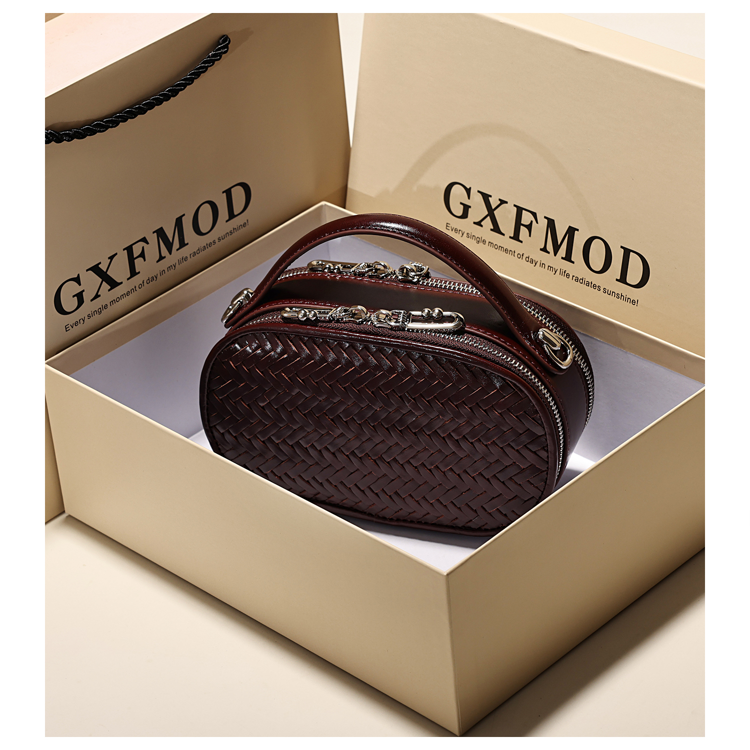 GXFMOD小众设计头层牛皮编织小方包女2025新款高级质感通勤斜挎包 - 图3