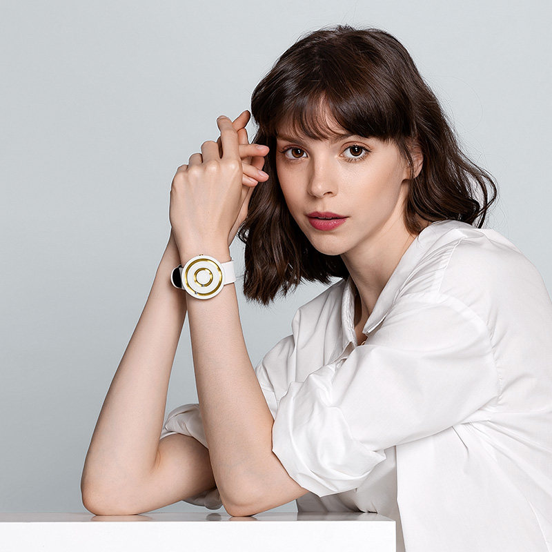 odm女简约气质磁悬浮概念陶瓷手表 odm国产腕表