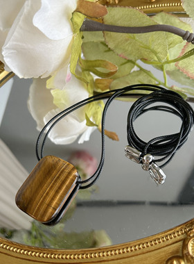 方形虎眼石吊坠皮绳项链简约时尚高级感独特百搭长款度假风毛衣链