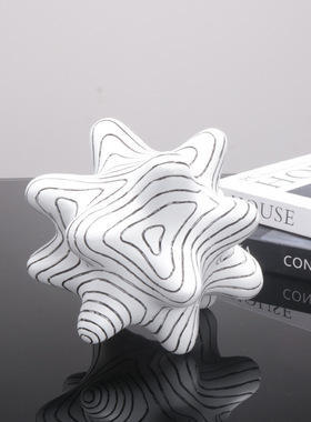 现代简约金属创意物理撞球平衡几何摆件客厅茶几样板房售楼处摆设