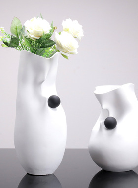 现代创意抽象样板间白色黑点花器黑球客厅玄关软装装饰品树脂花瓶