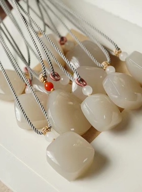 外蒙料小方糖浅晴水白灰玉吊坠挂件简约款仿和田玉无事牌锁骨链