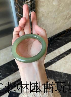 新疆和田玉色晴水手镯女款湖水绿圆条阿富汗青白玉茶色纯高端玉镯