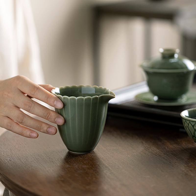 叶屿越青线条公道杯陶瓷功夫茶具菊瓣茶海青瓷花瓣色釉分茶器皿-图0