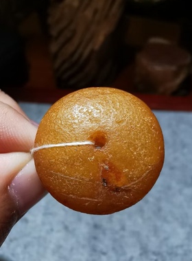 9429   藏传老蜜蜡饼子 珠宝文玩吊坠12191027