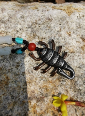 45817 藏传天铁错金蝎子老托甲多宝项链