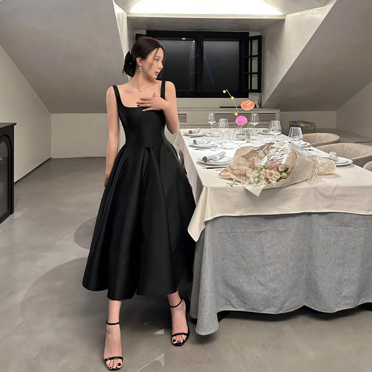 Middletone | 赫本裙 dio*秀款精仿丝毛光泽感收腰吊带连衣裙礼服