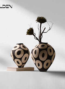 设计师侘寂风陶瓷花瓶黑色插花软装饰品民宿软装创意手捏瓶口摆件