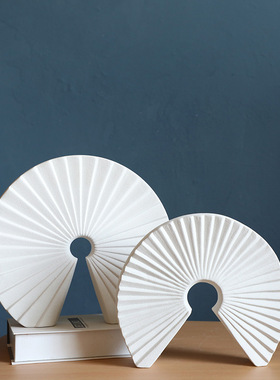 现代新中式轻奢古典黑白扇形陶瓷摆件样板间客厅书柜展柜软装饰品