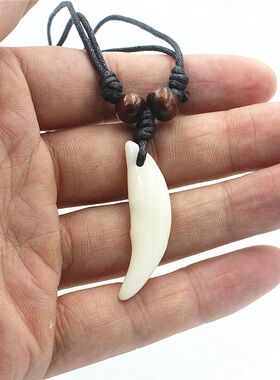 Men's Necklace Woman's Imitation Bone Pendant an Amulet Fang