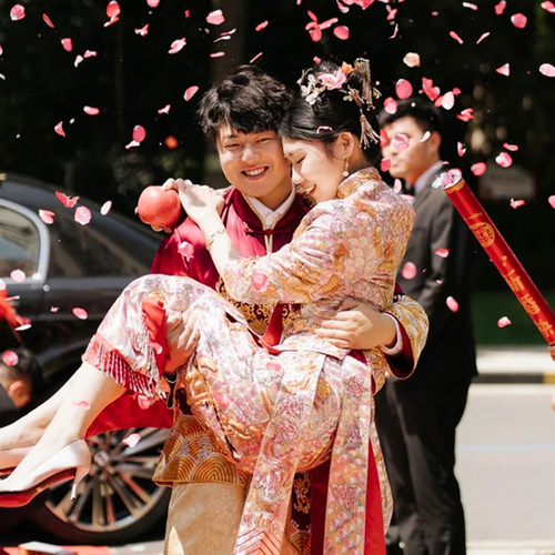 结婚礼炮礼花筒花瓣婚庆用品大全礼花炮彩带喷筒手持拧婚礼喷花筒 - 图1