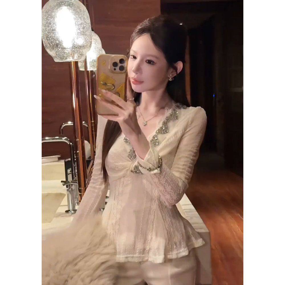 韩版千金重工烫钻扭结v领收腰长袖镂空蕾丝衫女2025秋冬新款上衣,淘宝优惠券,粉丝福利购,淘宝优惠卷