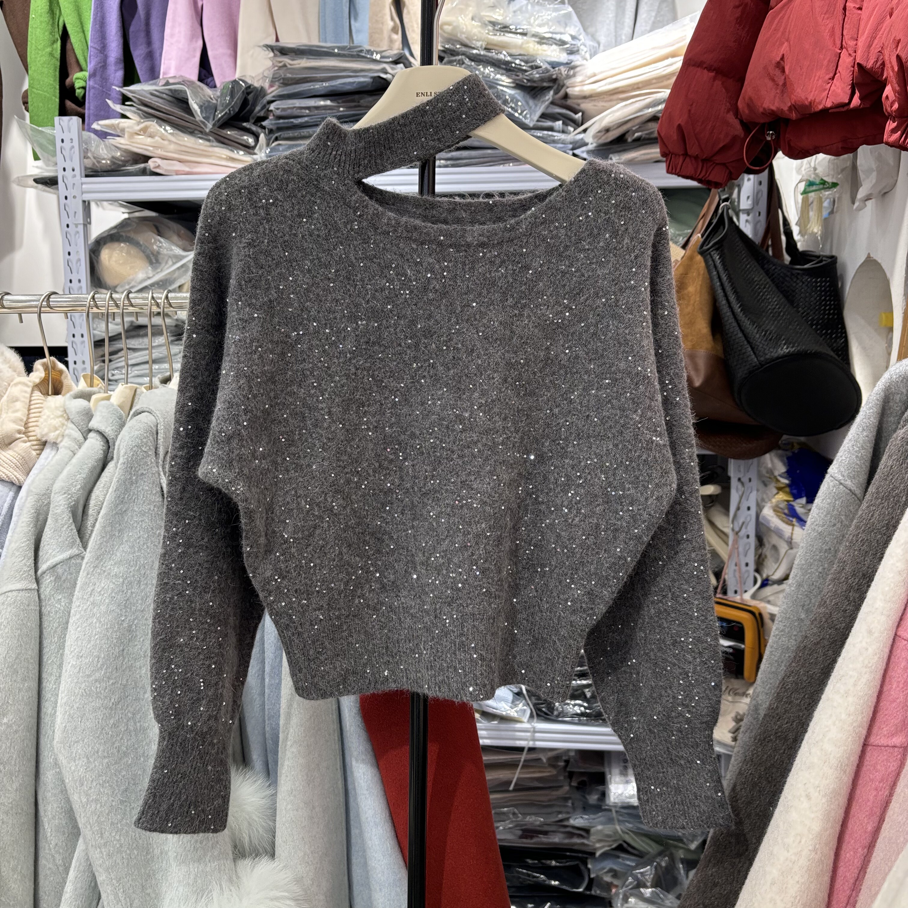 韩系温柔风圆领挂脖亮片针织衫女2025冬季小心机时髦百搭毛衣,淘宝优惠券,粉丝福利购,淘宝优惠卷