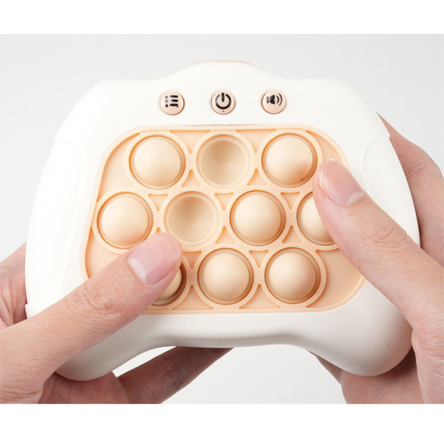 Decompress the museum with fun click-and-click toys