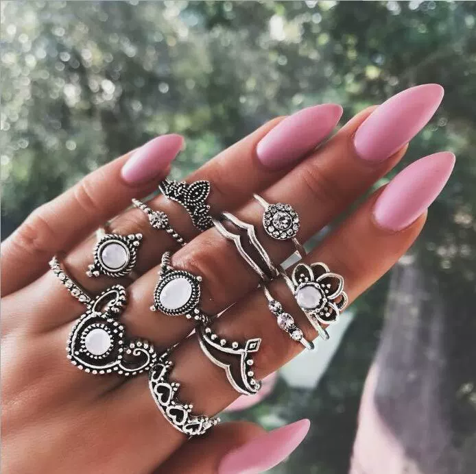 S s LL RINGS л €   