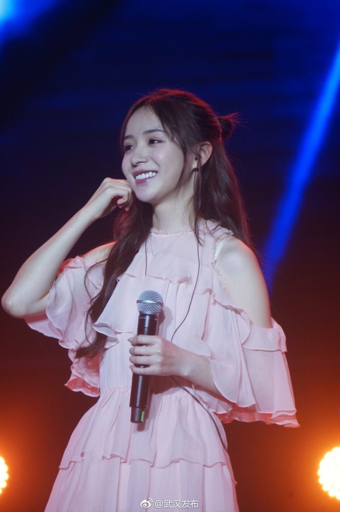 周二珂快乐大本营同款衣粉色荷叶边露肩雪纺连衣裙蛋糕裙仙女裙夏